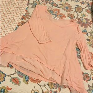 Flowy pink quarter sleeve shirt.